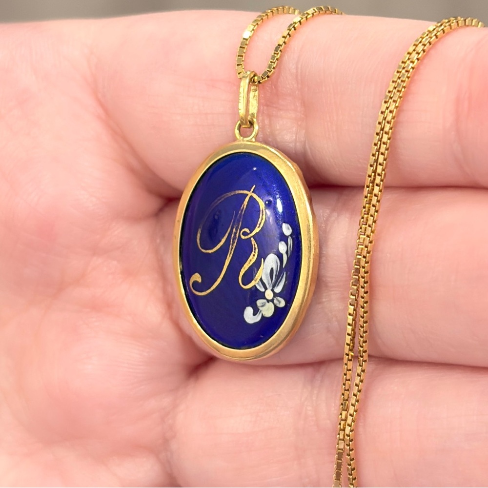 Vintage 18K R Monogram Pendant, Antique Dark Blue Enamel, Gold Floral - Picture 10 of 17